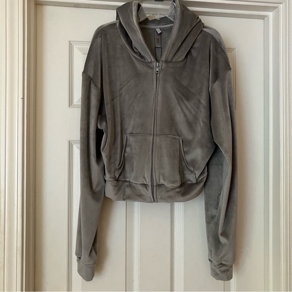 SKIMS Velour Hoodie in Smoke Large L NWT - Picture 13 of 15